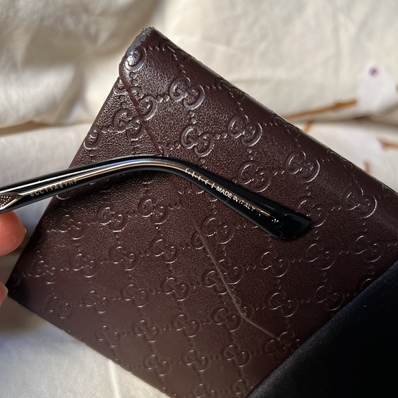 Gucci black sunglasses with gold logo - Picture 6 of 14